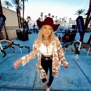 Meet your Posher, Mikayla